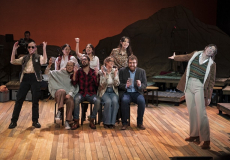 Imatge de Jordi Vidal del musical Arriben de Lluny amb l'alumnat de 4t d'interpretació de musical i la direcció de Martí Torras