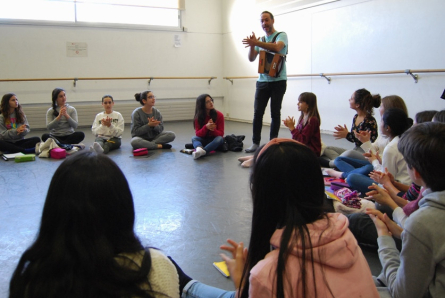 Els alumnes han fet un taller pràctic de garrotins amb Carles Belda