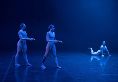 «Inferus», coreografia de Gisela Riba guanyadora del Premi de Dansa de l'Institut del Teatre 2024. Fotografia: Anna Fàbrega