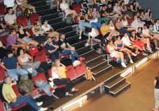 L'alumnat de 1r curs de l'ESAD ha estat rebut de manera especial en el primer dia de curs