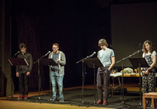 Imatge de les lectures dramatitzades organitzades al Teatre Romea dins el programa IT Ràdio de l'Institut del Teatre el 2018. Foto de Lourdes Aguirre